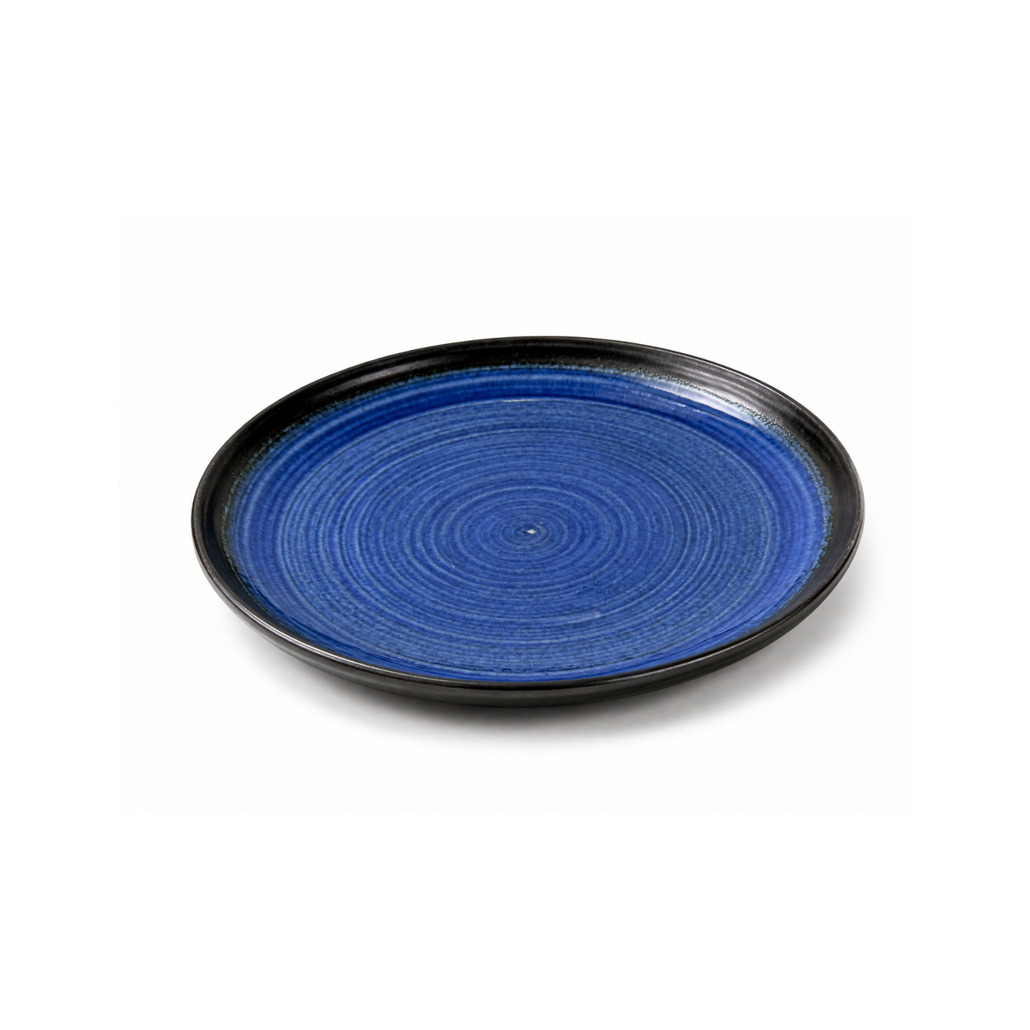 Dinner plate in blue with a black rim