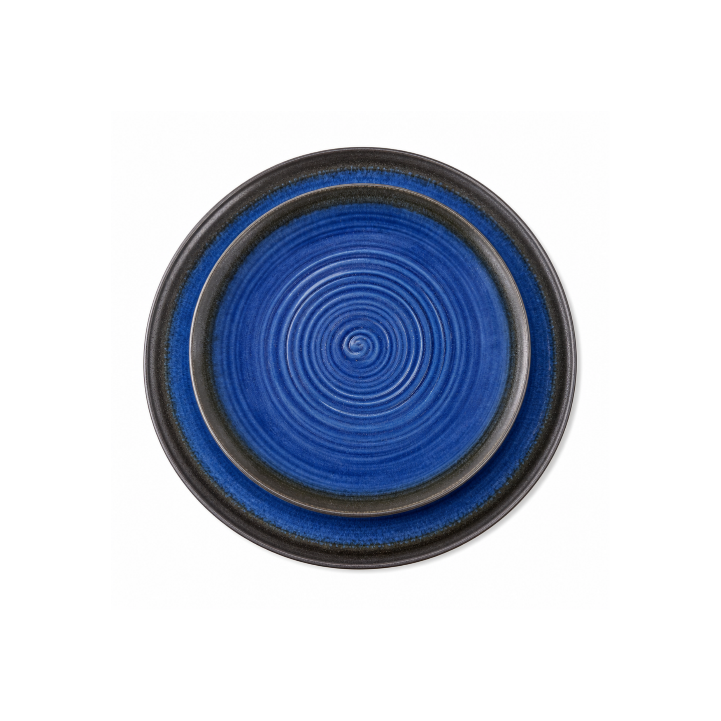 Dinner plate in blue with a black rim